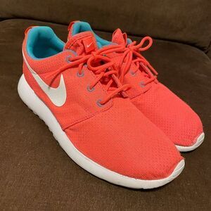 Very Good Nike Roshe Run Womens Coral Pink Blue 9.5 US 41 EUR Fabric Uppers